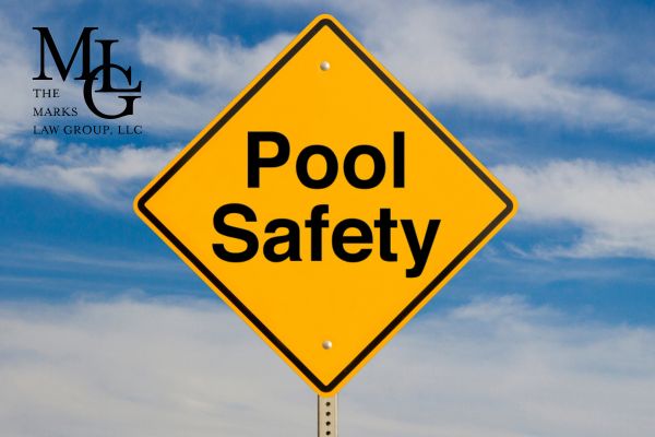 a sign that says "pool safety"